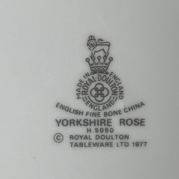 Royal Doulton 3 Salad Plates 8" Yorkshire Rose H 5050 England 1977 - Picture 10 of 11